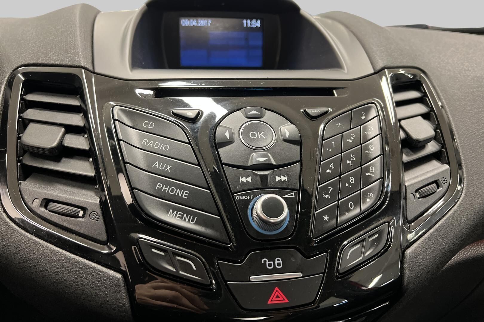 Ford Fiesta iso kuva 15