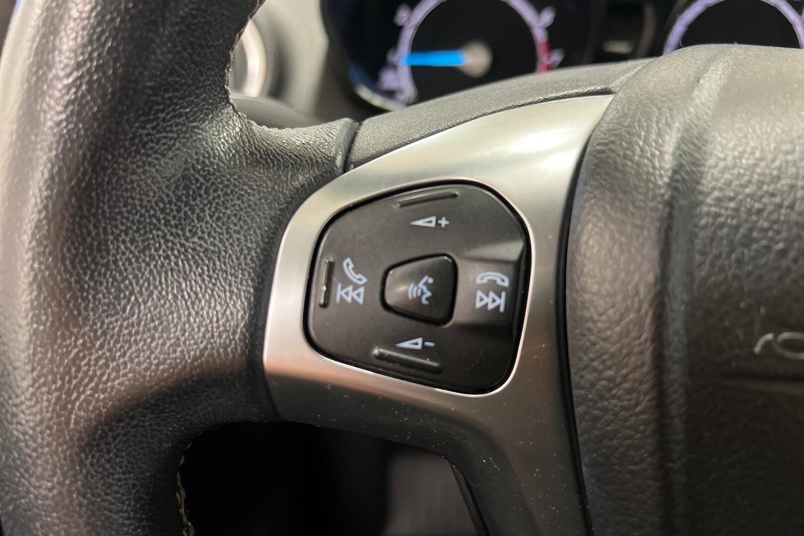 Ford Fiesta iso kuva 17