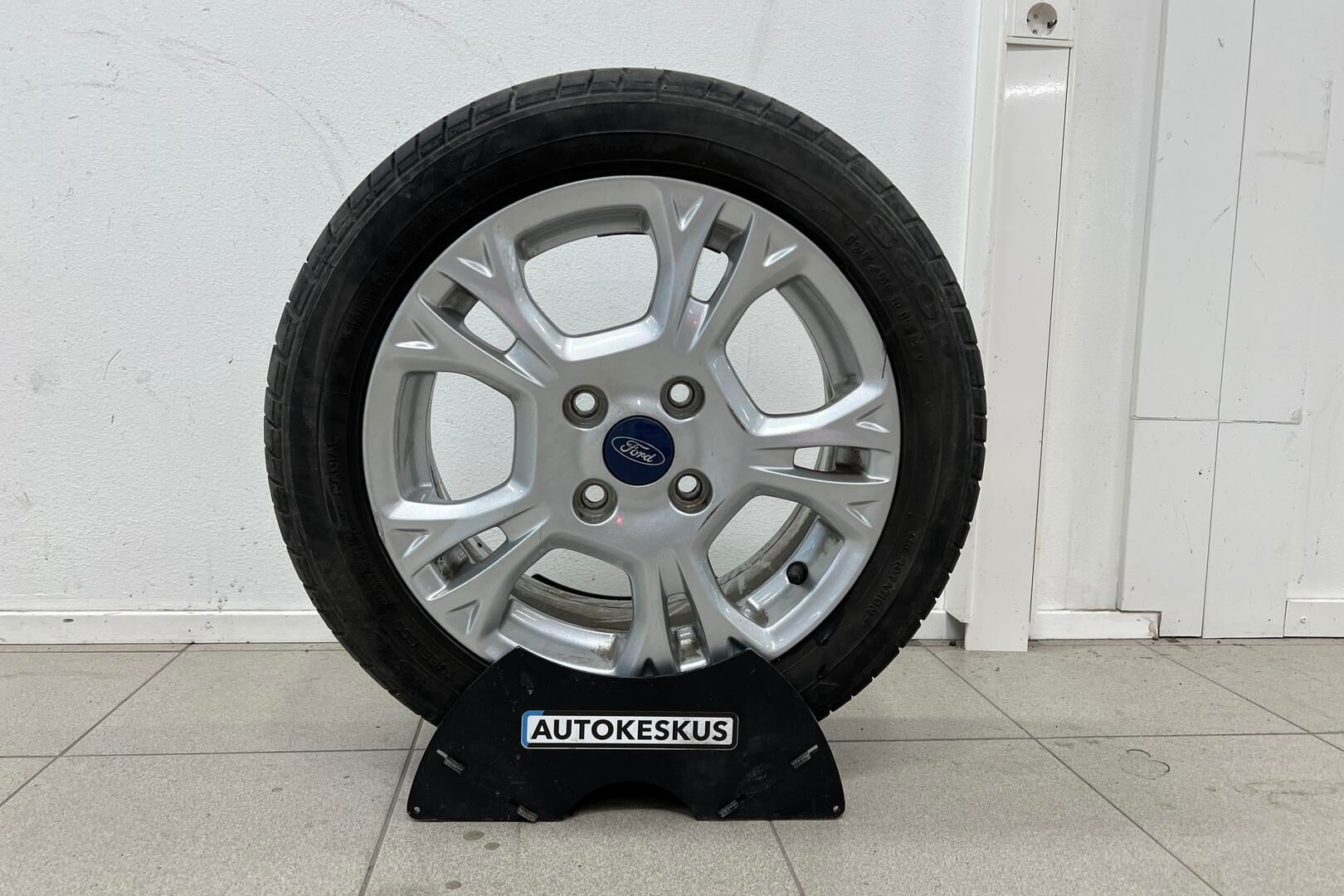 Ford Fiesta iso kuva 20