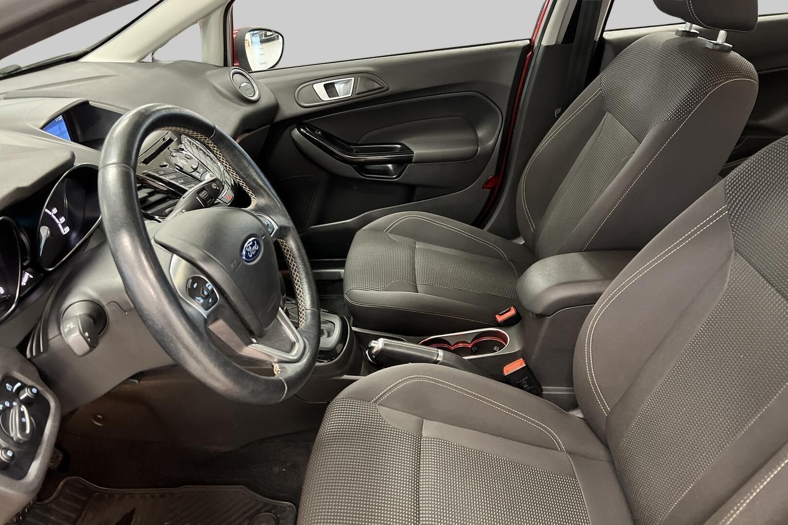 Ford Fiesta iso kuva 9