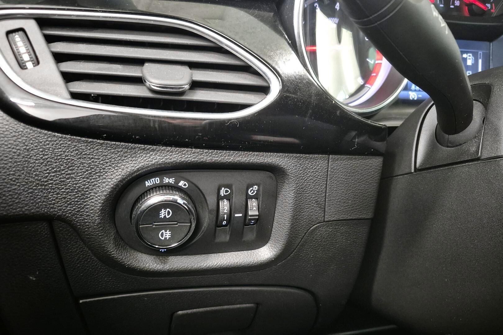 Opel Astra iso kuva 21