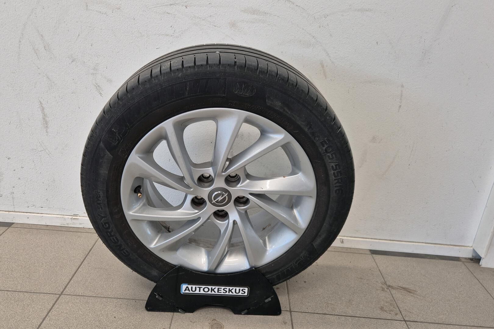 Opel Astra iso kuva 23