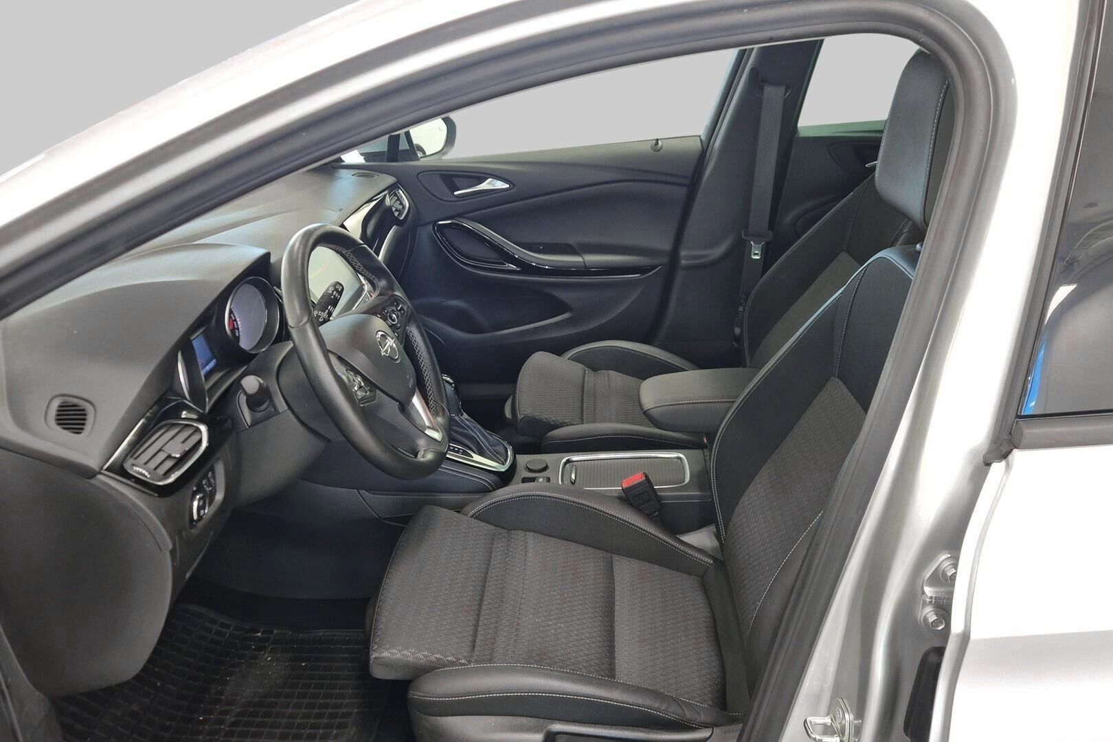 Opel Astra iso kuva 9