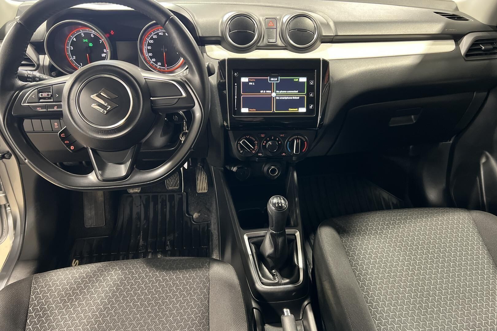 Suzuki Swift iso kuva 13