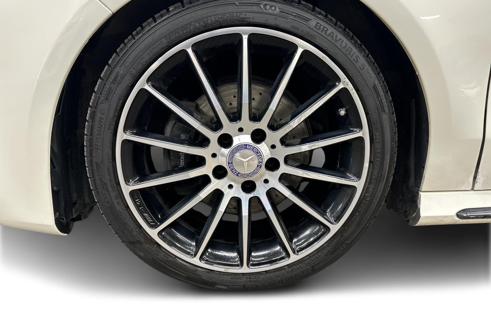 Mercedes-Benz CLA iso kuva 13