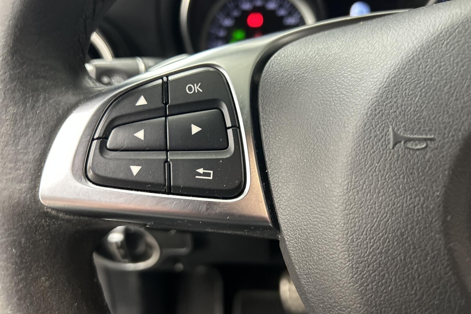 Mercedes-Benz CLA iso kuva 16