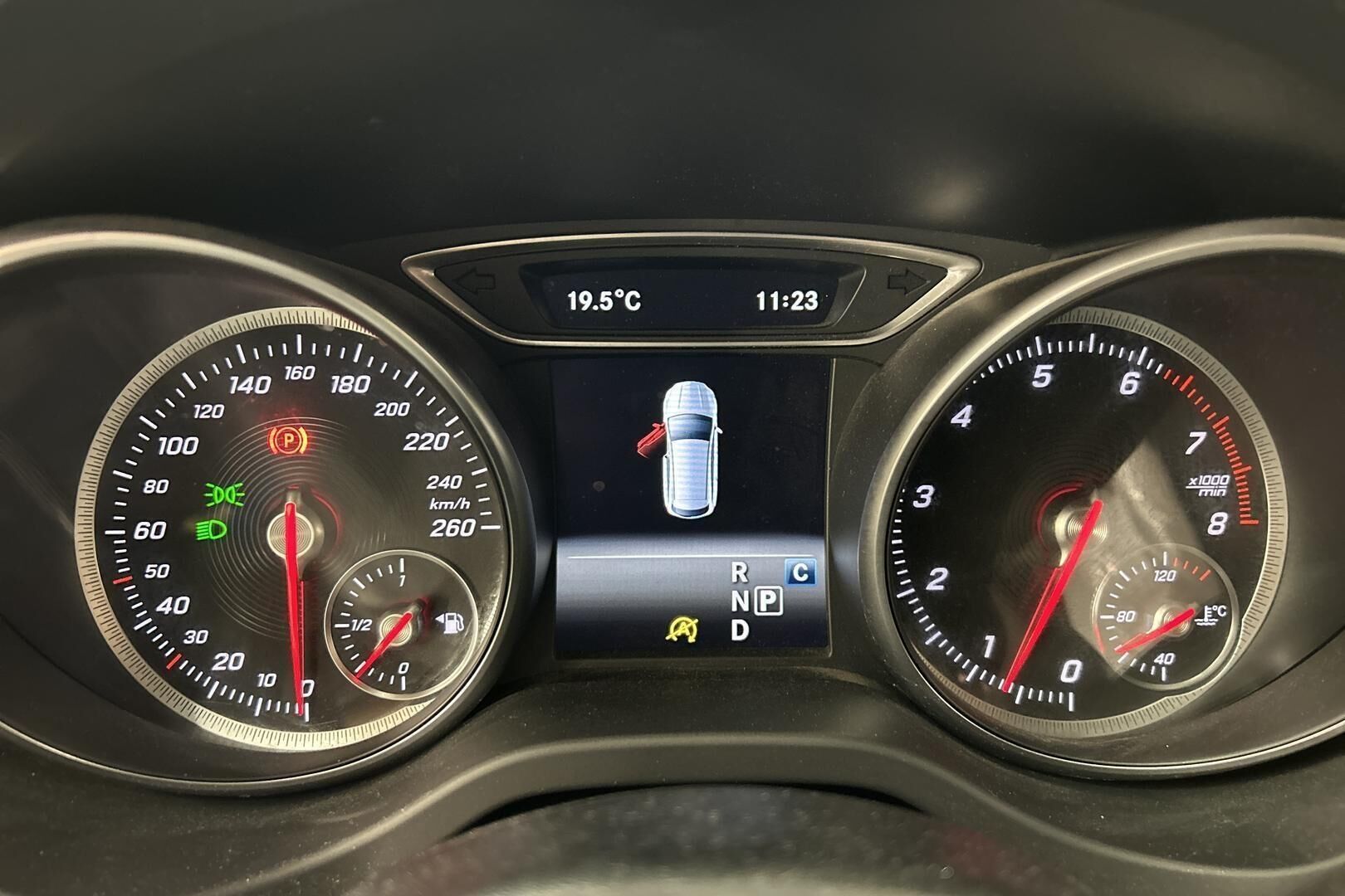Mercedes-Benz CLA iso kuva 18