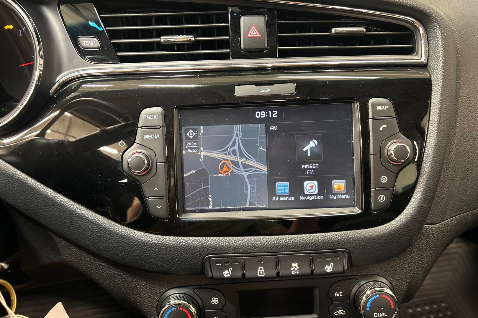 Kia cee'd iso kuva 10