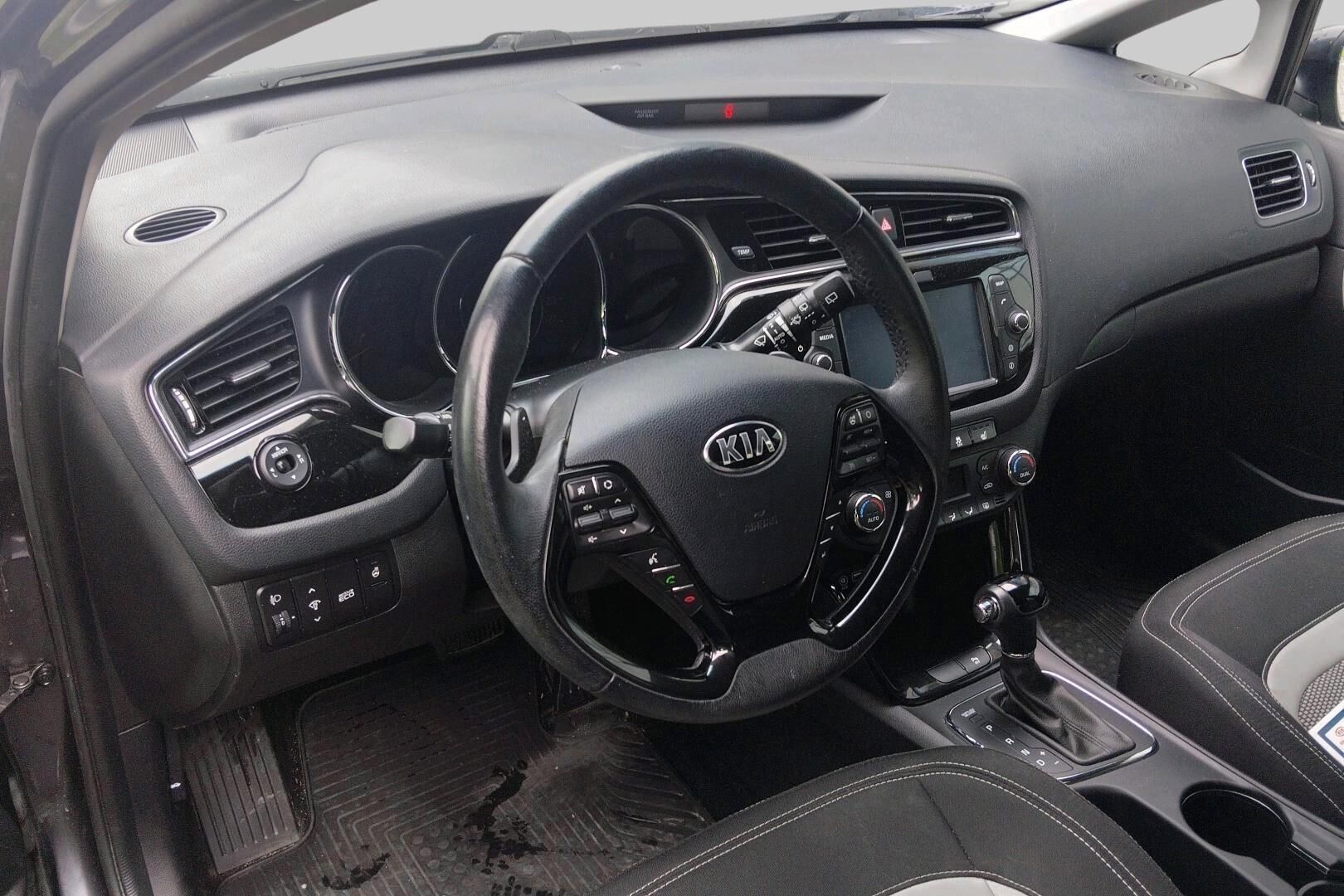 Kia cee'd iso kuva 2