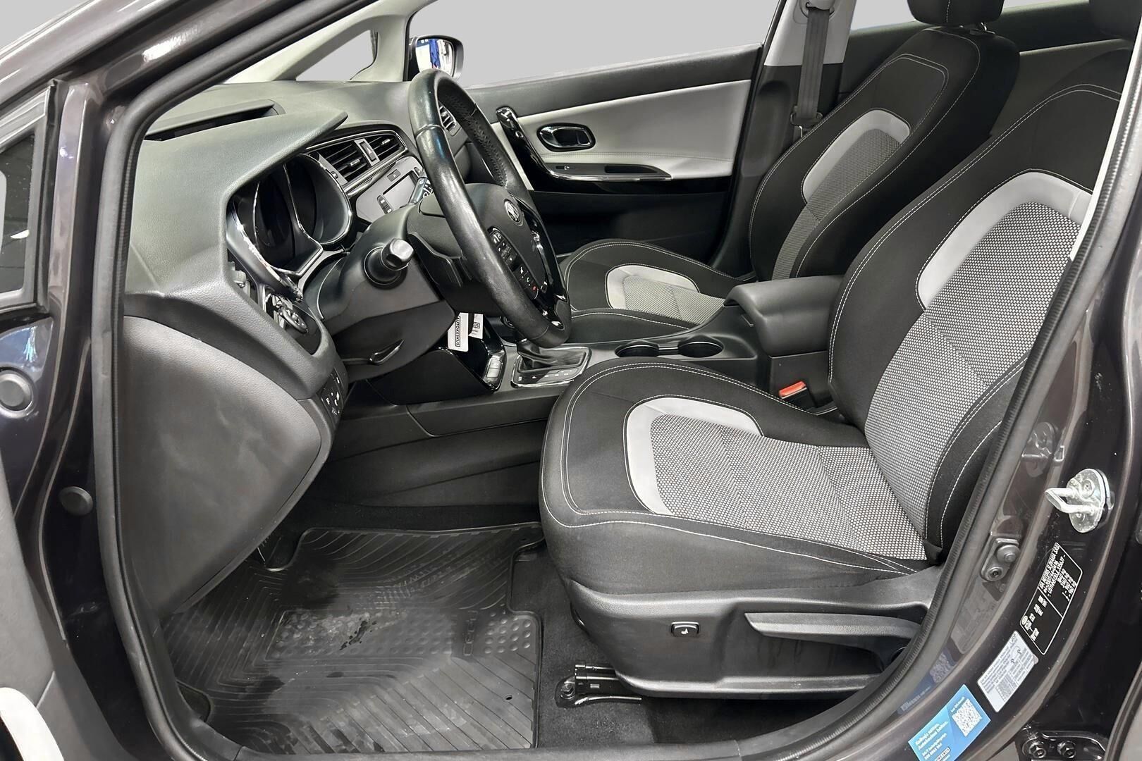 Kia cee'd iso kuva 6