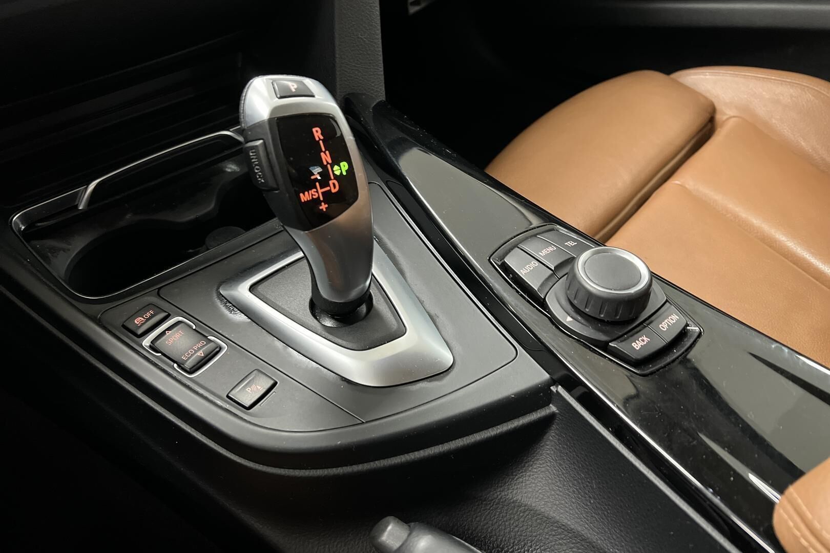 BMW 3-sarja iso kuva 17