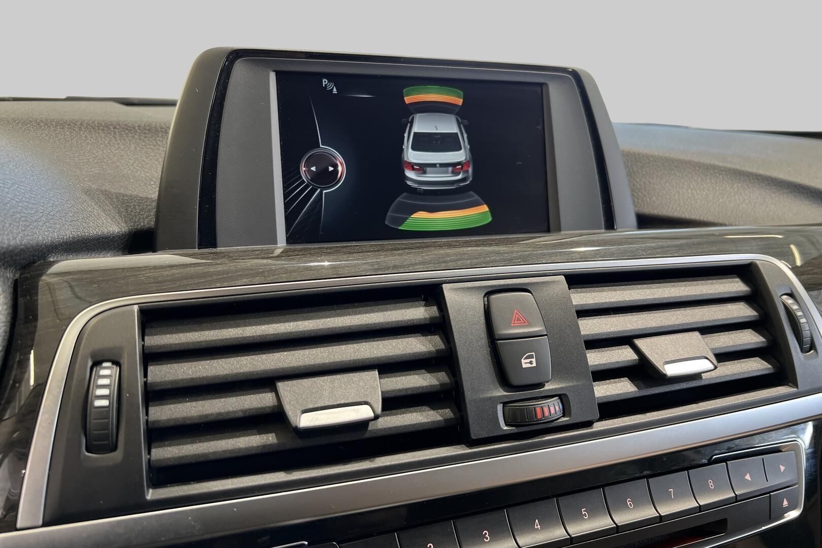 BMW 3-SARJA iso kuva 15