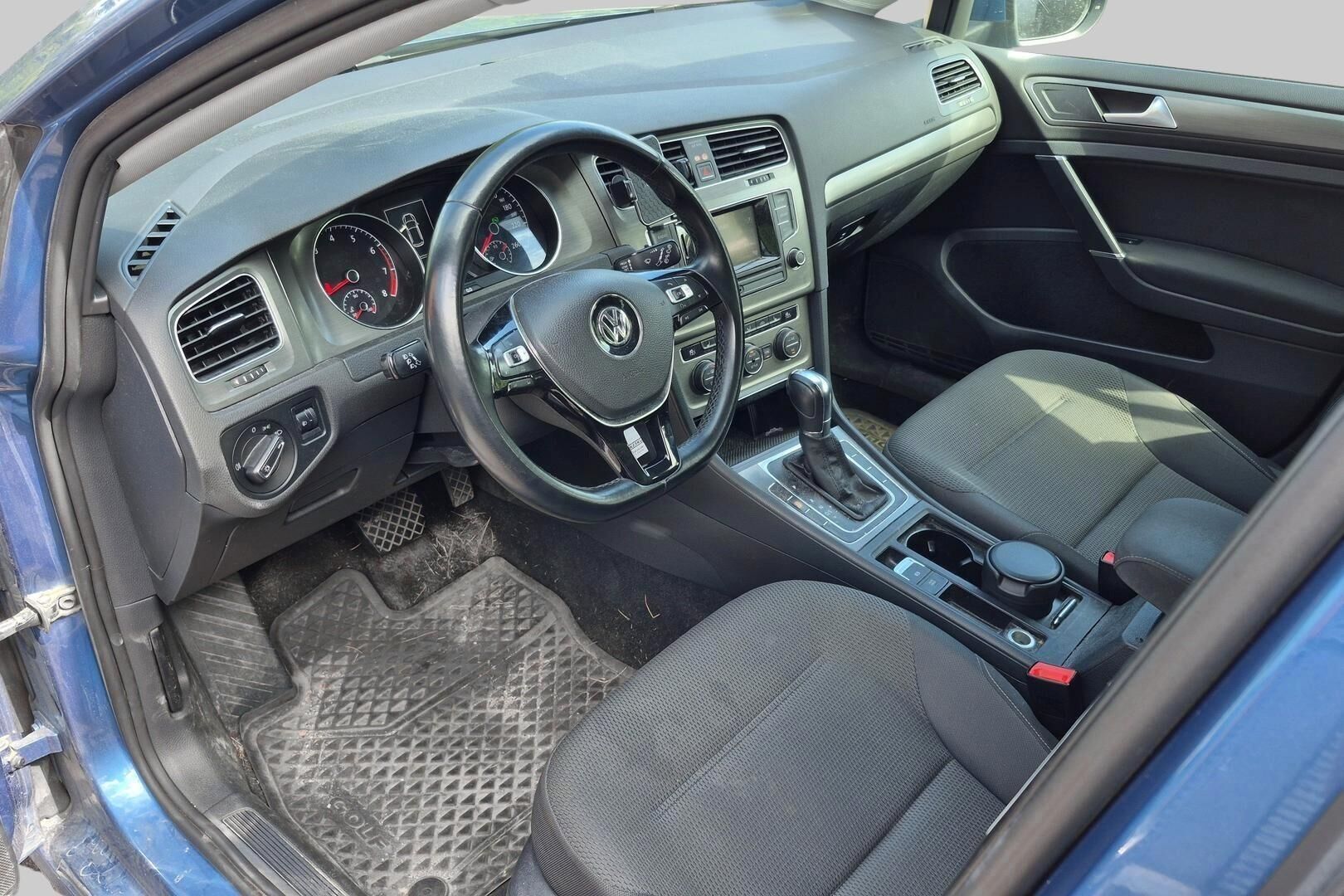 Volkswagen Golf iso kuva 2