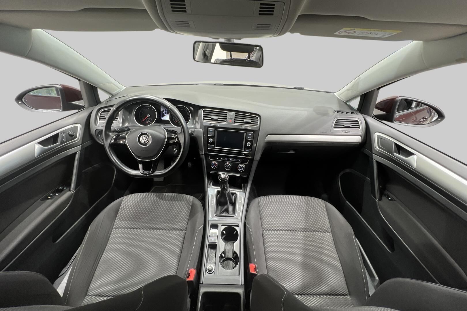 Volkswagen Golf iso kuva 13