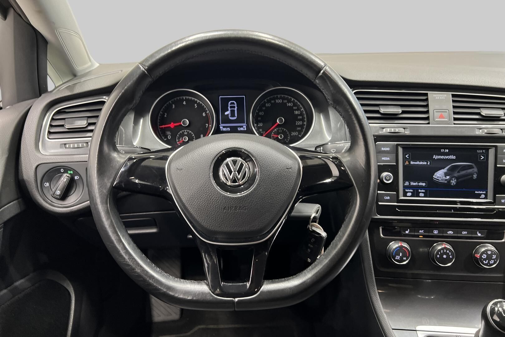 Volkswagen Golf iso kuva 14