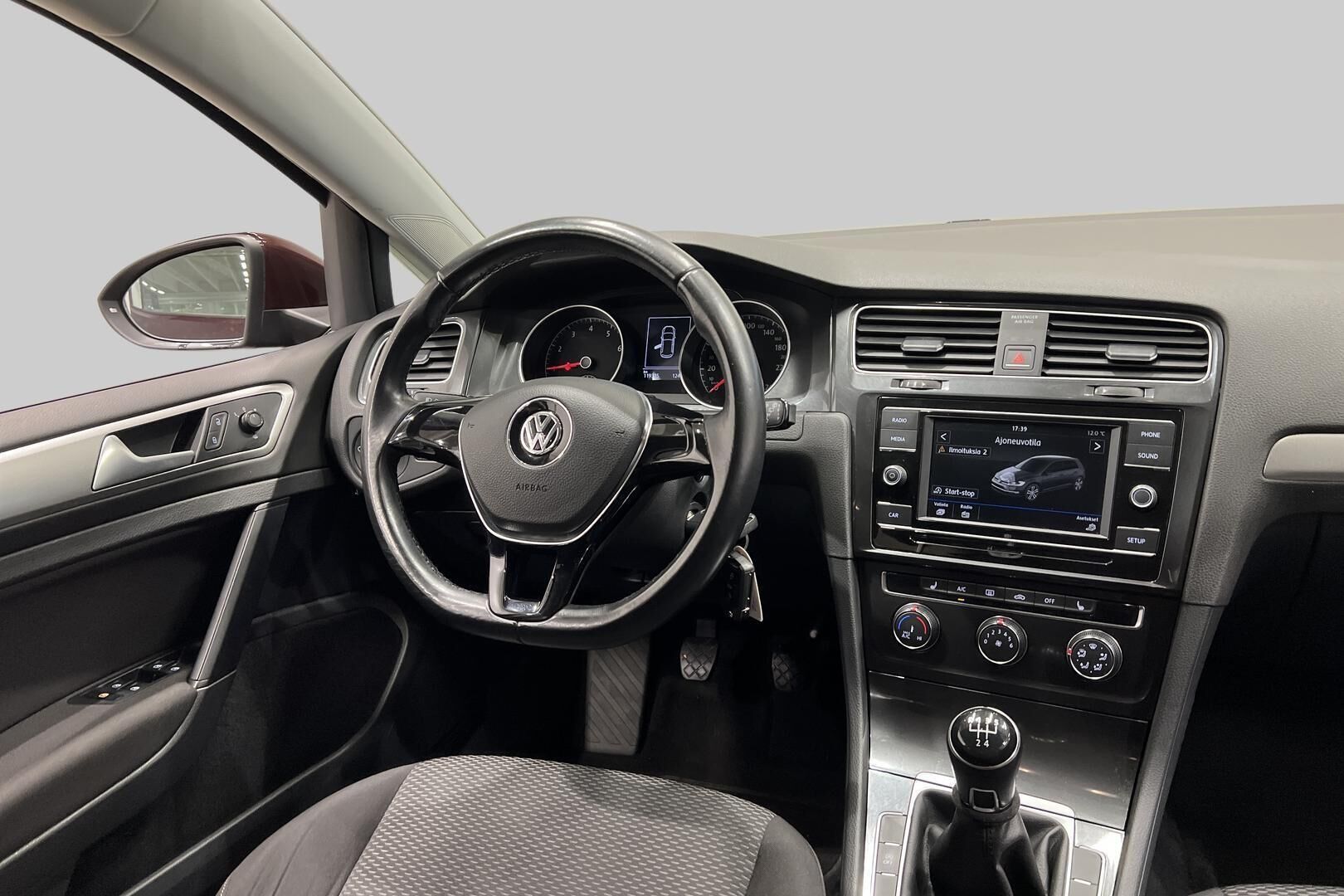 Volkswagen Golf iso kuva 15
