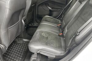 Ford Kuga esikatselu 10