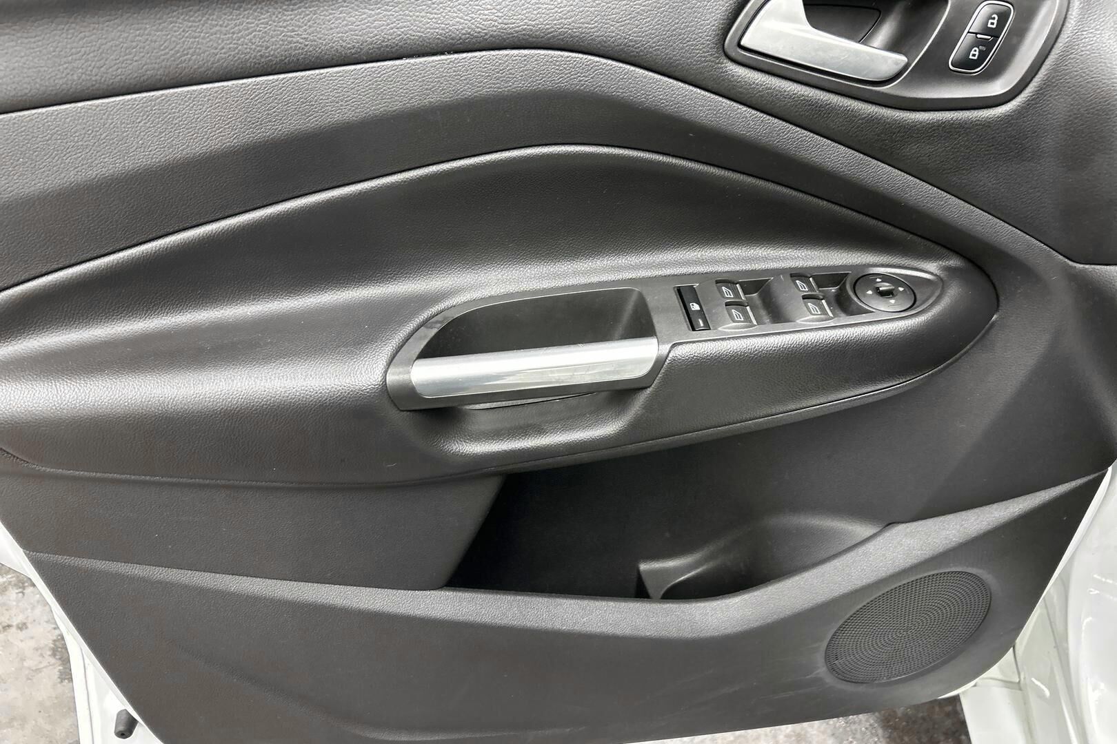Ford Kuga iso kuva 14