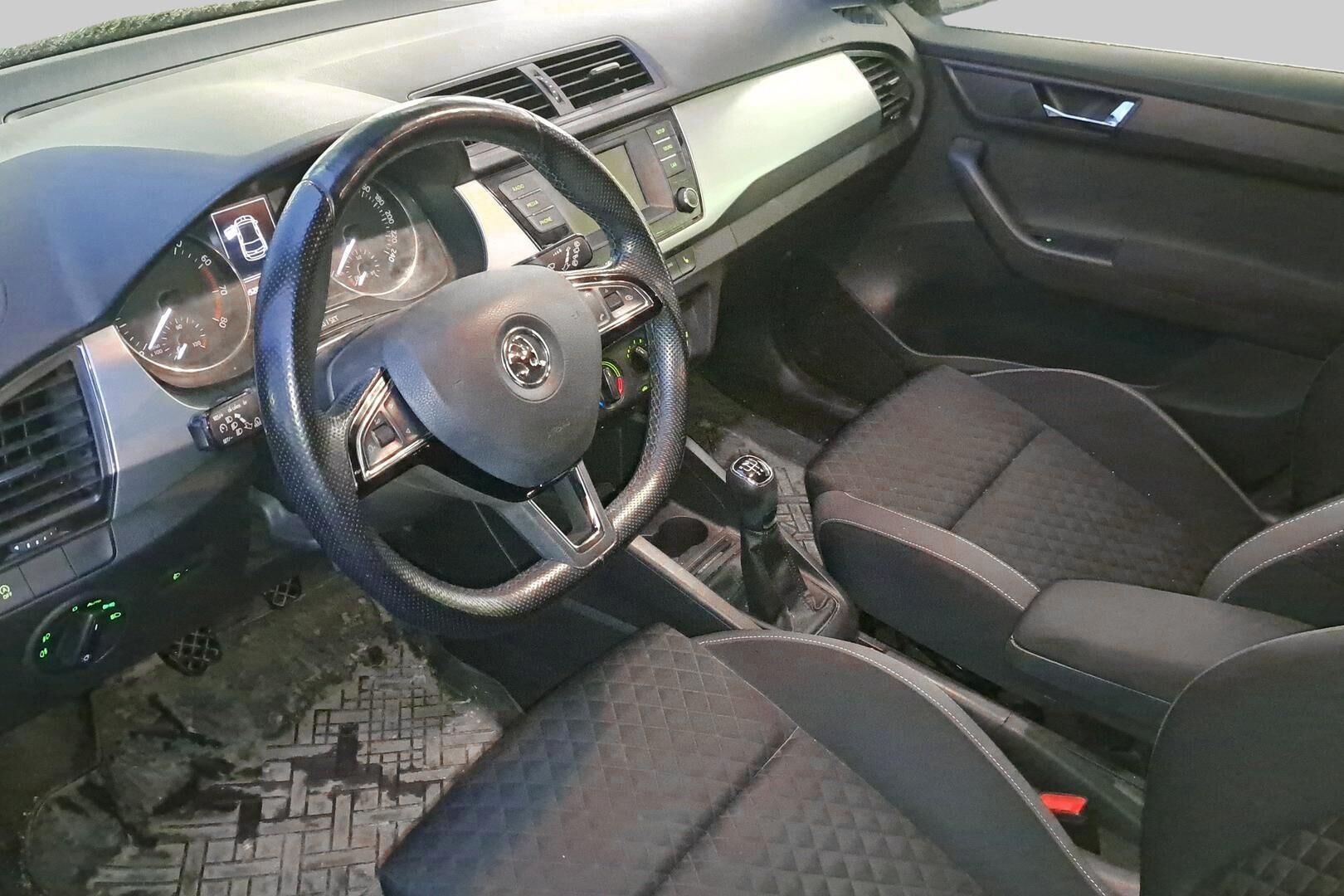 Skoda Fabia iso kuva 2