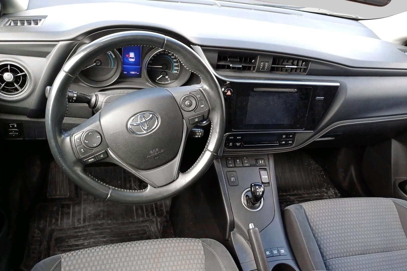 Toyota Auris iso kuva 1