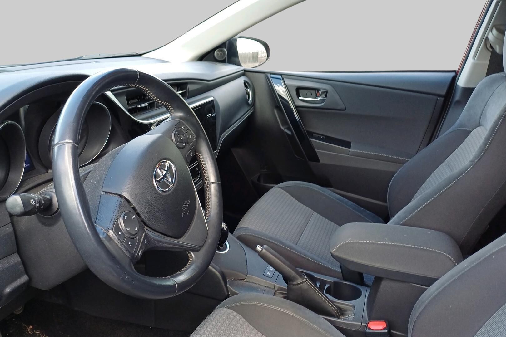 Toyota Auris iso kuva 3