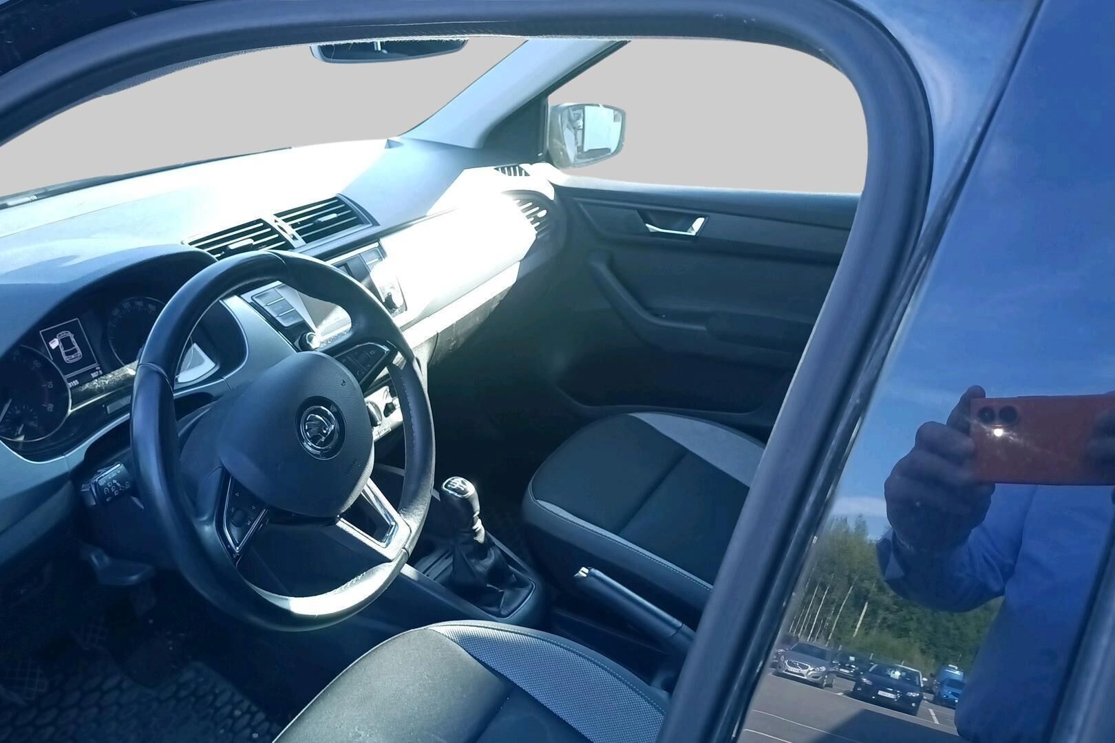 Skoda Fabia iso kuva 2