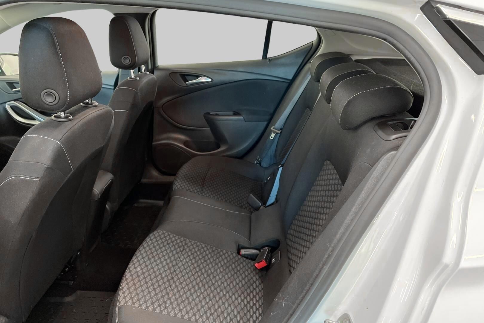 Opel Astra iso kuva 10