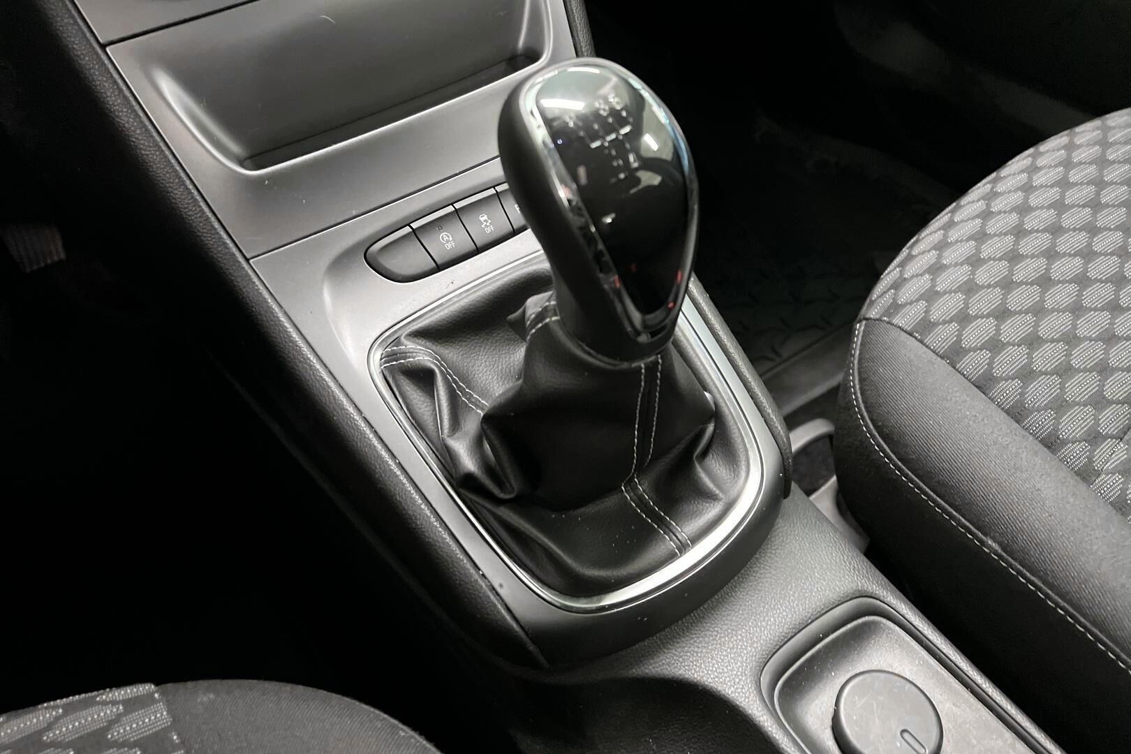 Opel Astra iso kuva 17