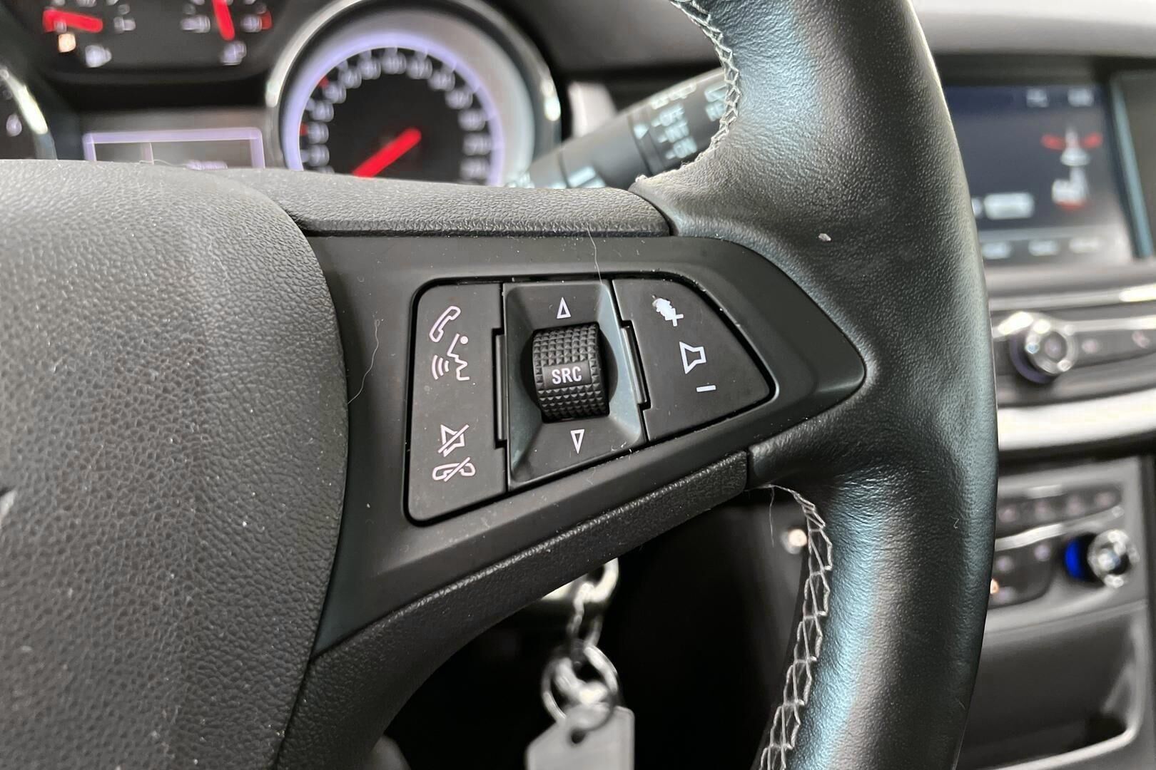 Opel Astra iso kuva 18