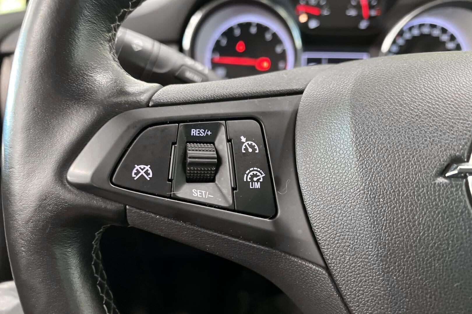 Opel Astra iso kuva 19