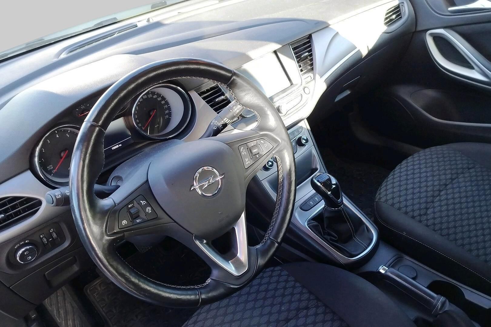 Opel Astra iso kuva 2