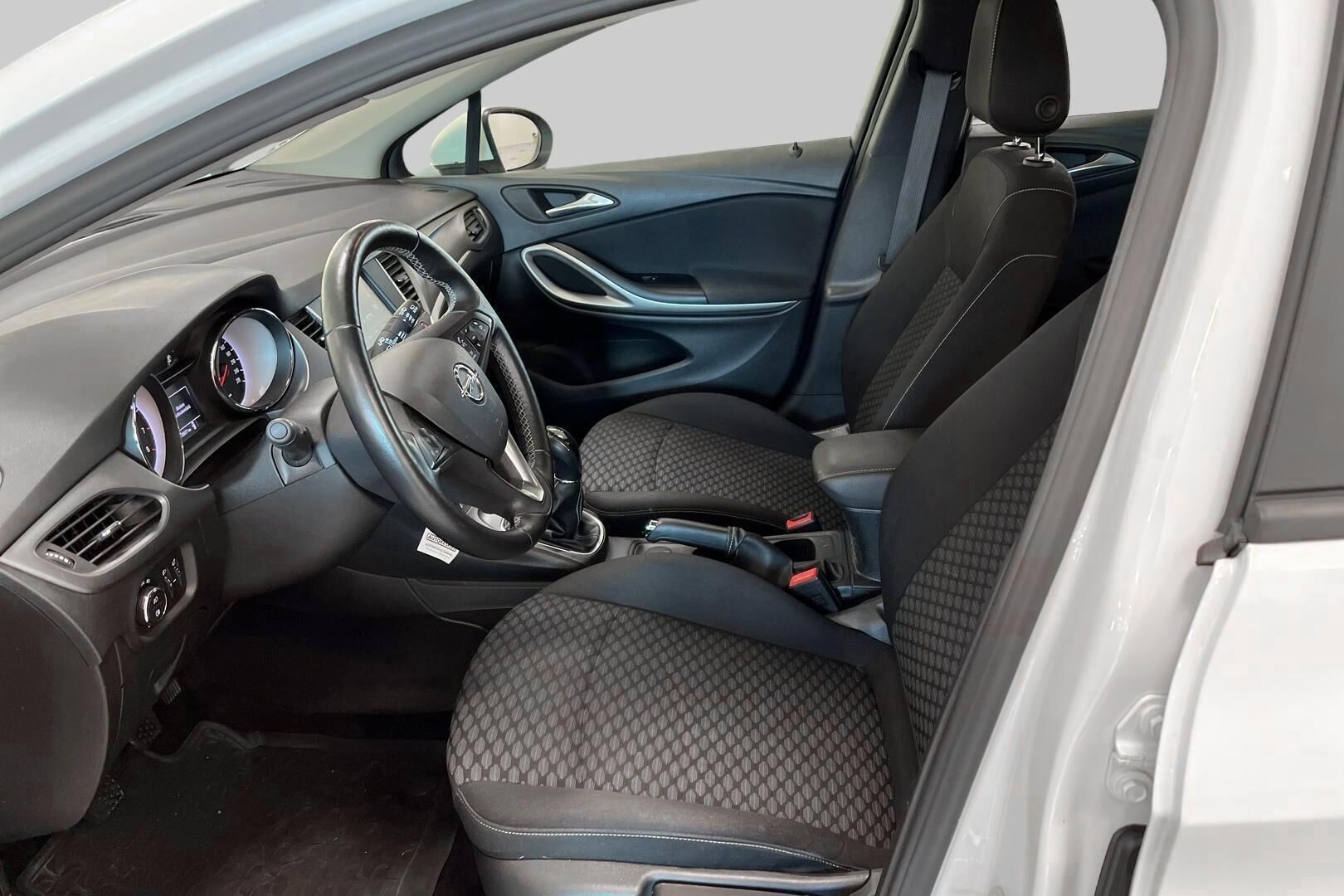 Opel Astra iso kuva 9