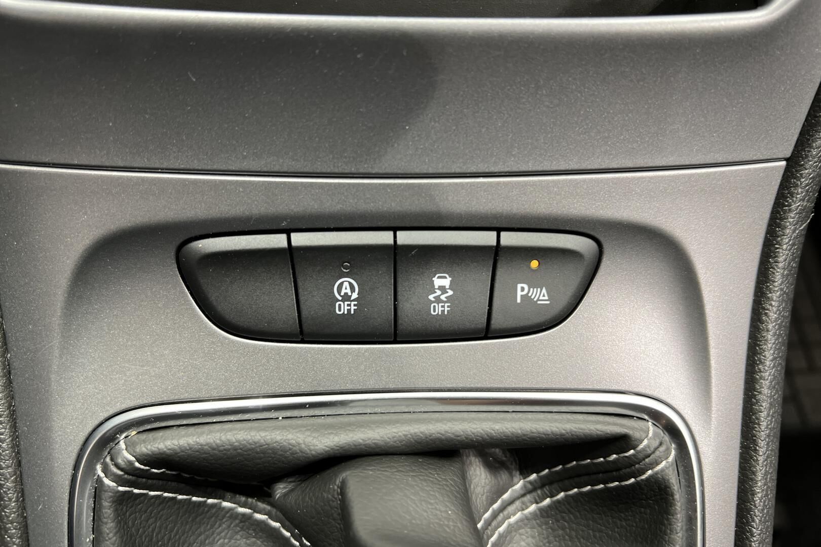Opel Astra iso kuva 18