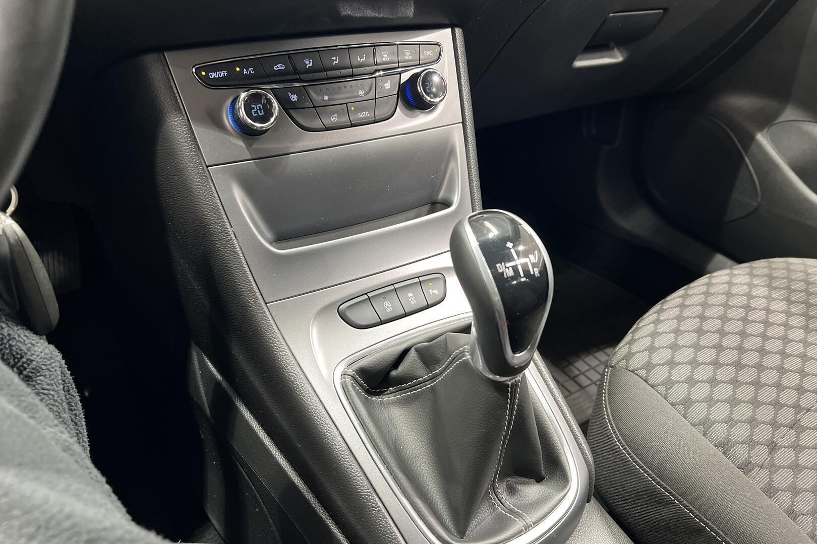 Opel Astra iso kuva 19