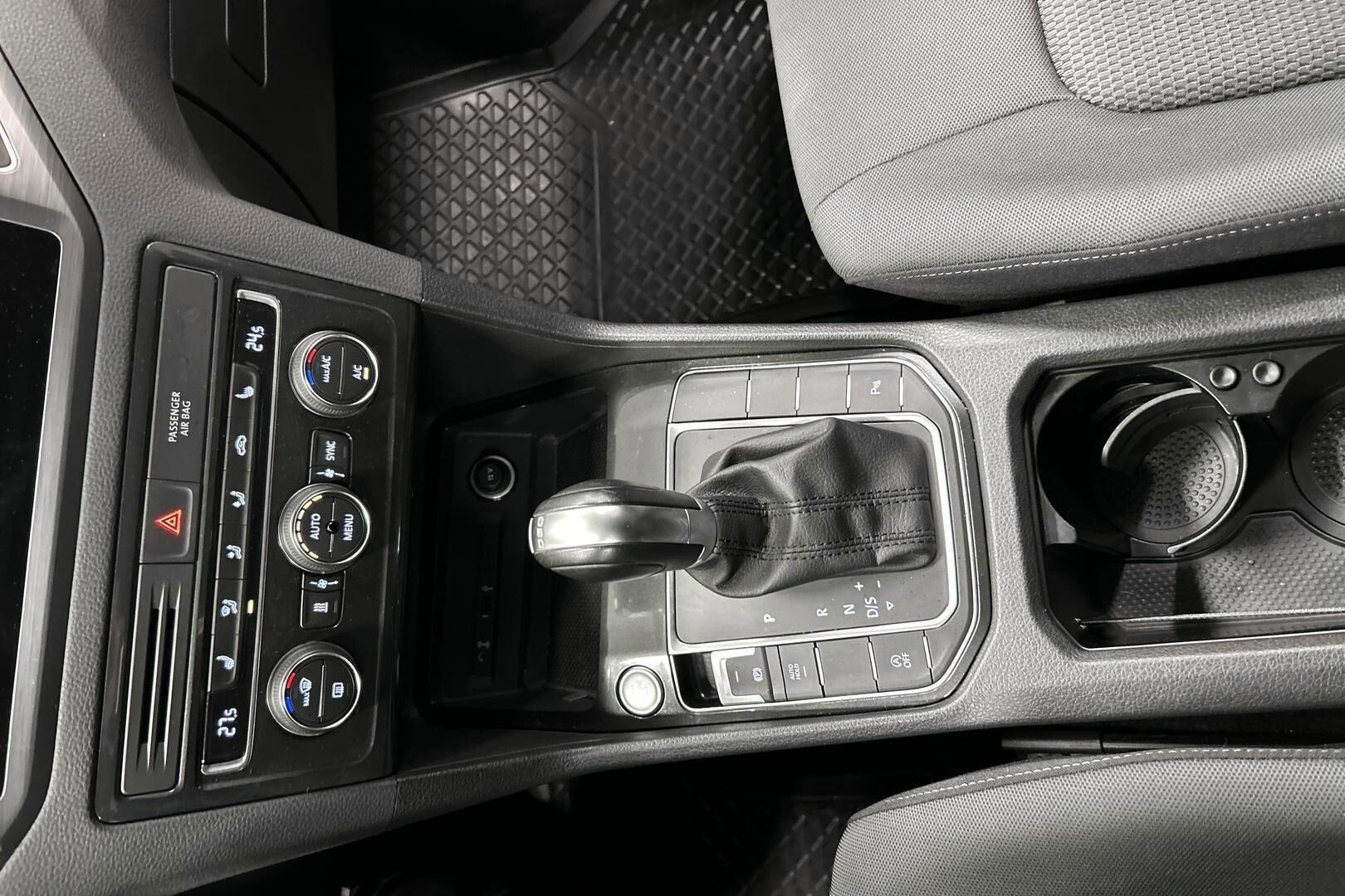 Volkswagen Golf Sportsvan iso kuva 17