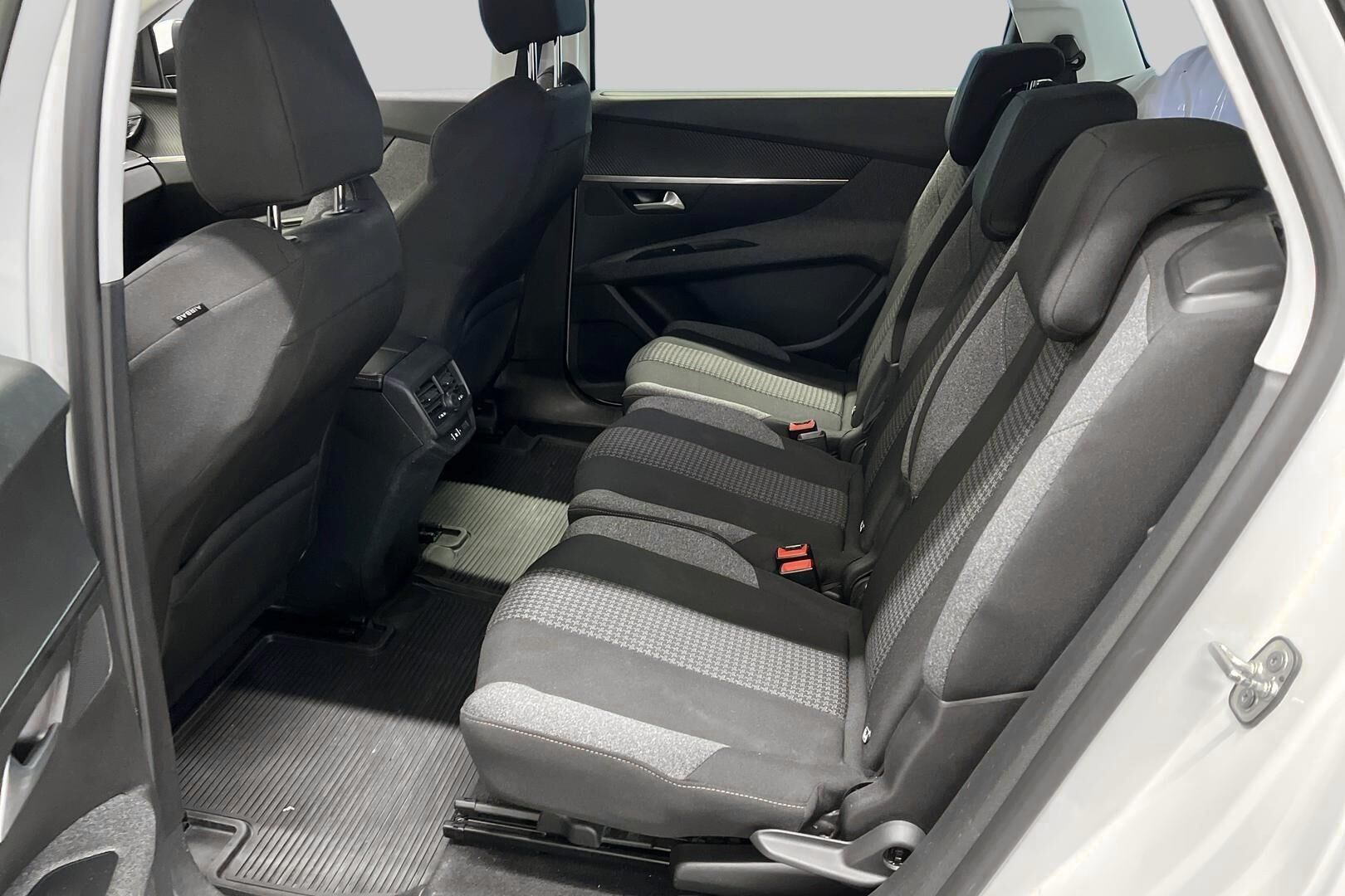 Peugeot 5008 iso kuva 5