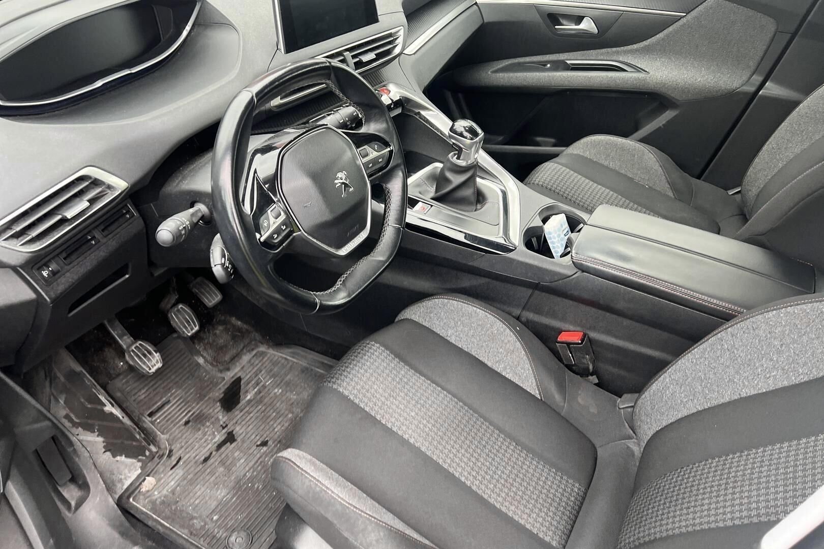 Peugeot 5008 iso kuva 2