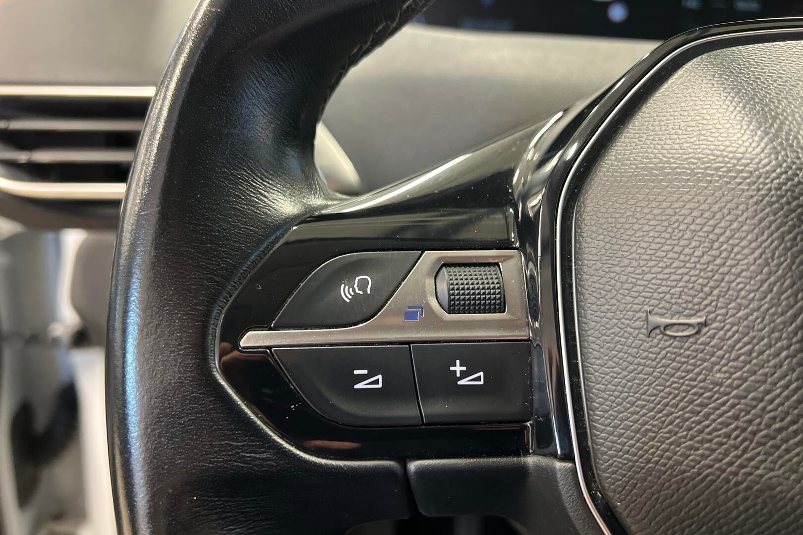 Peugeot 5008 iso kuva 8