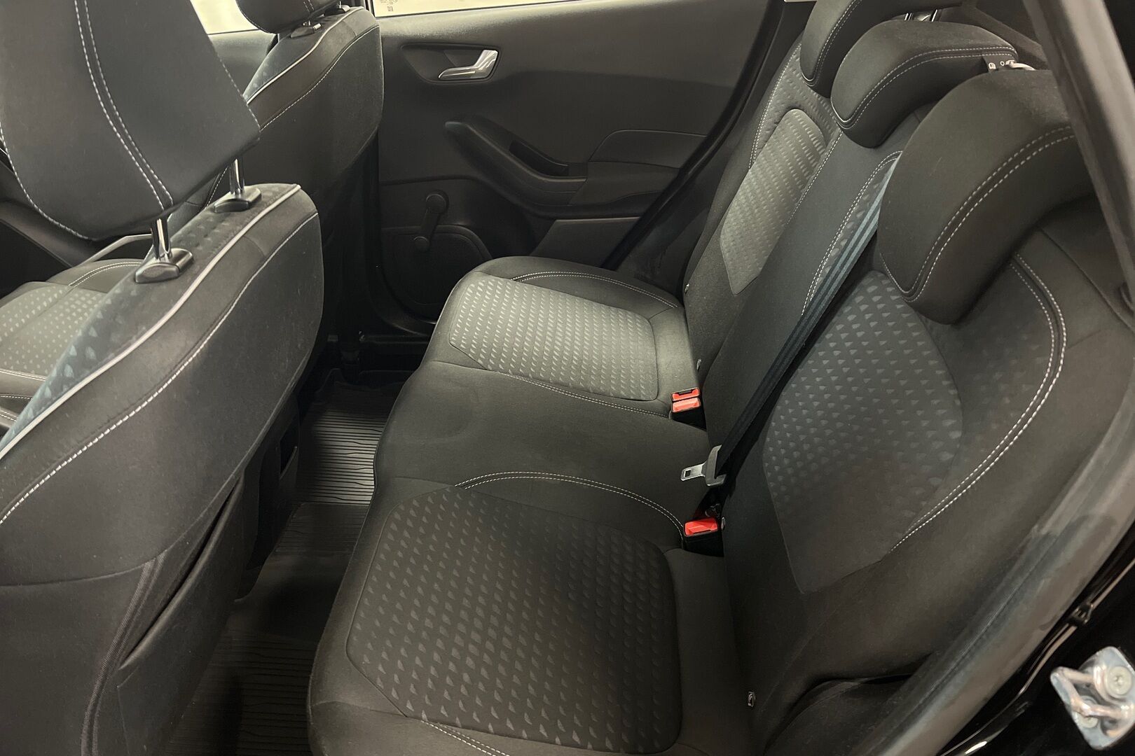 Ford Fiesta iso kuva 10