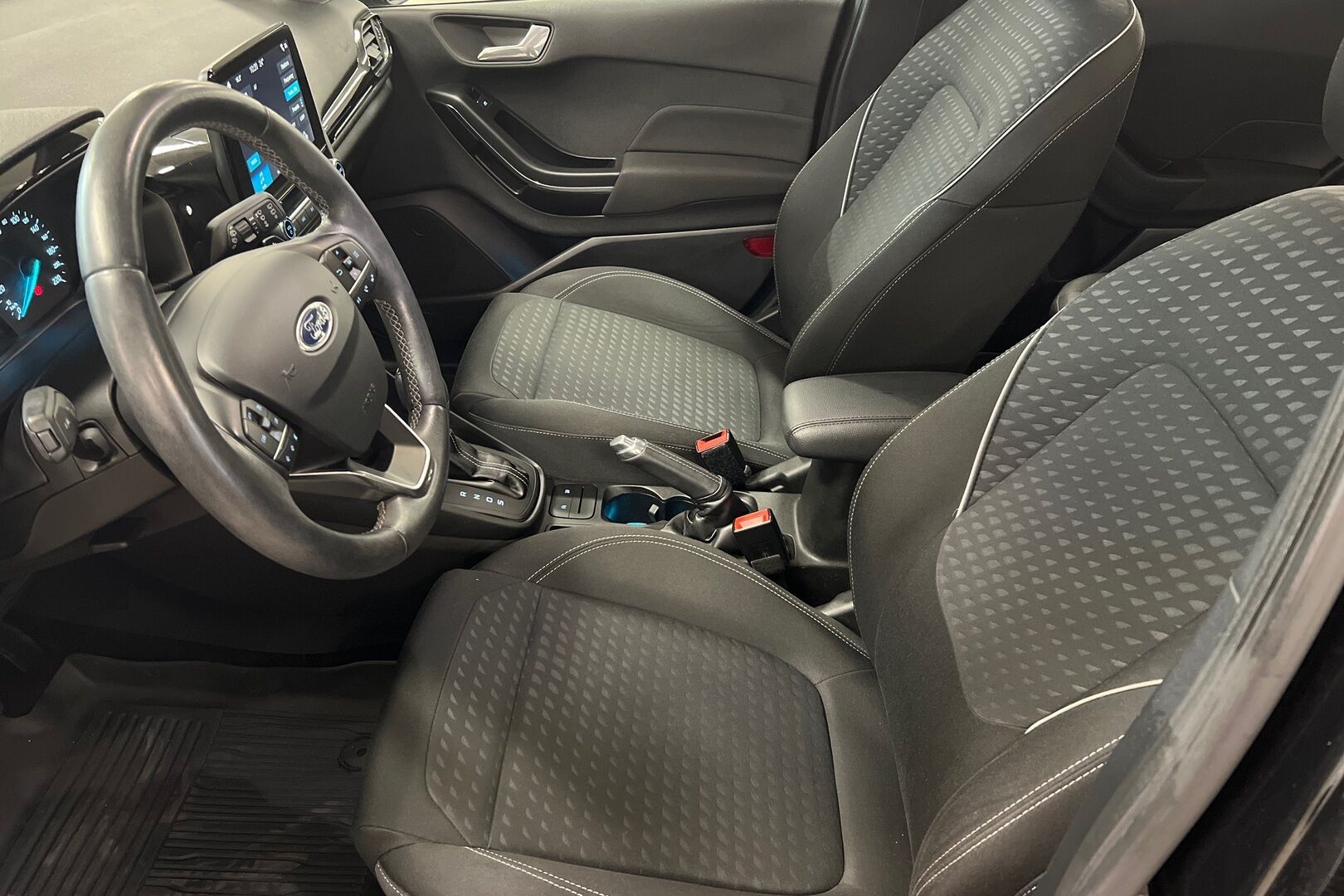 Ford Fiesta iso kuva 11