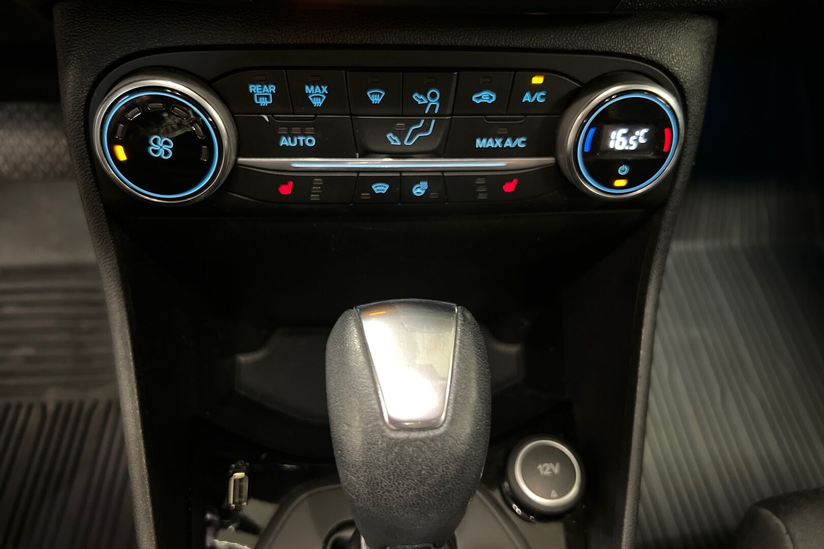 Ford Fiesta iso kuva 12