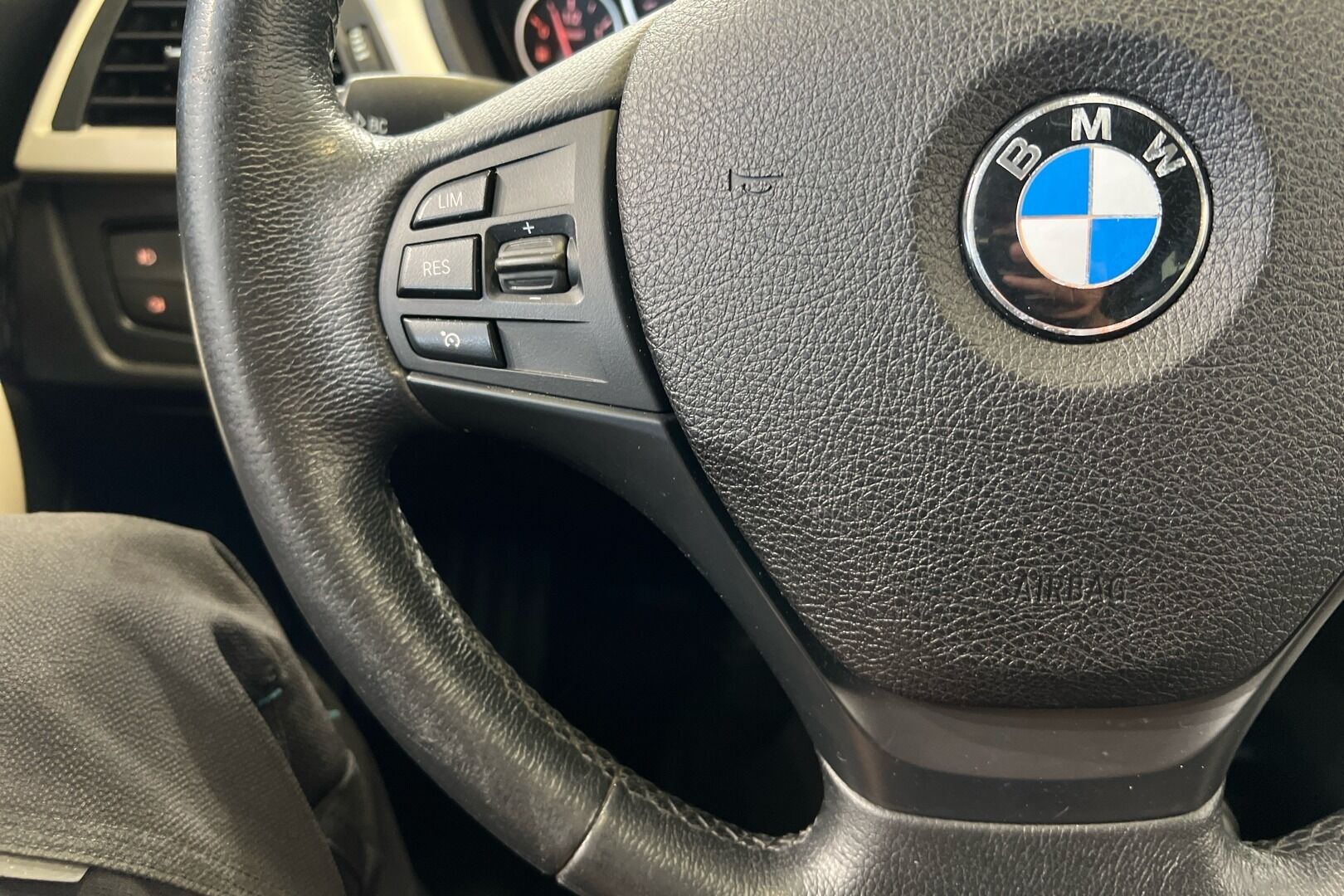 BMW 3-SARJA iso kuva 11