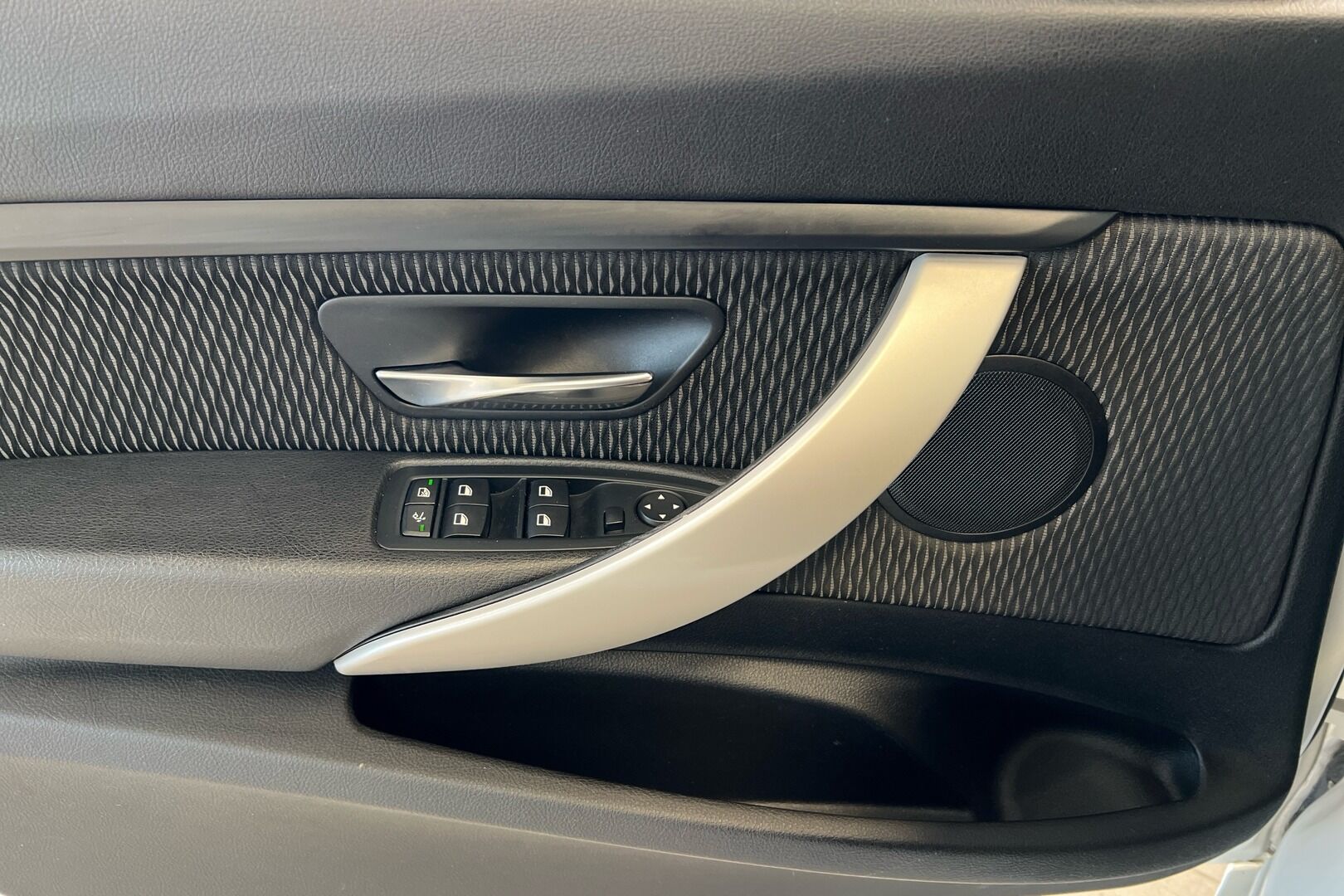 BMW 3-SARJA iso kuva 12