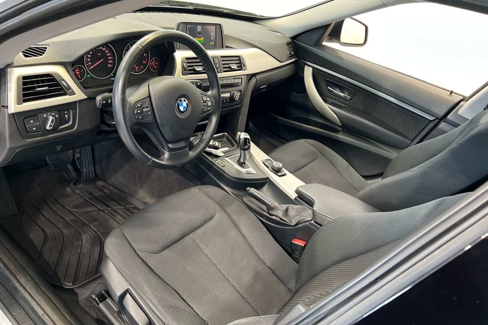 BMW 3-SARJA iso kuva 2