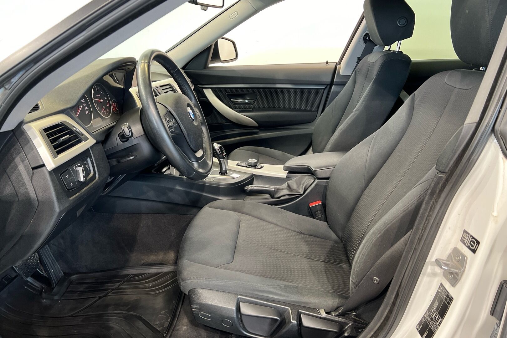 BMW 3-SARJA iso kuva 3