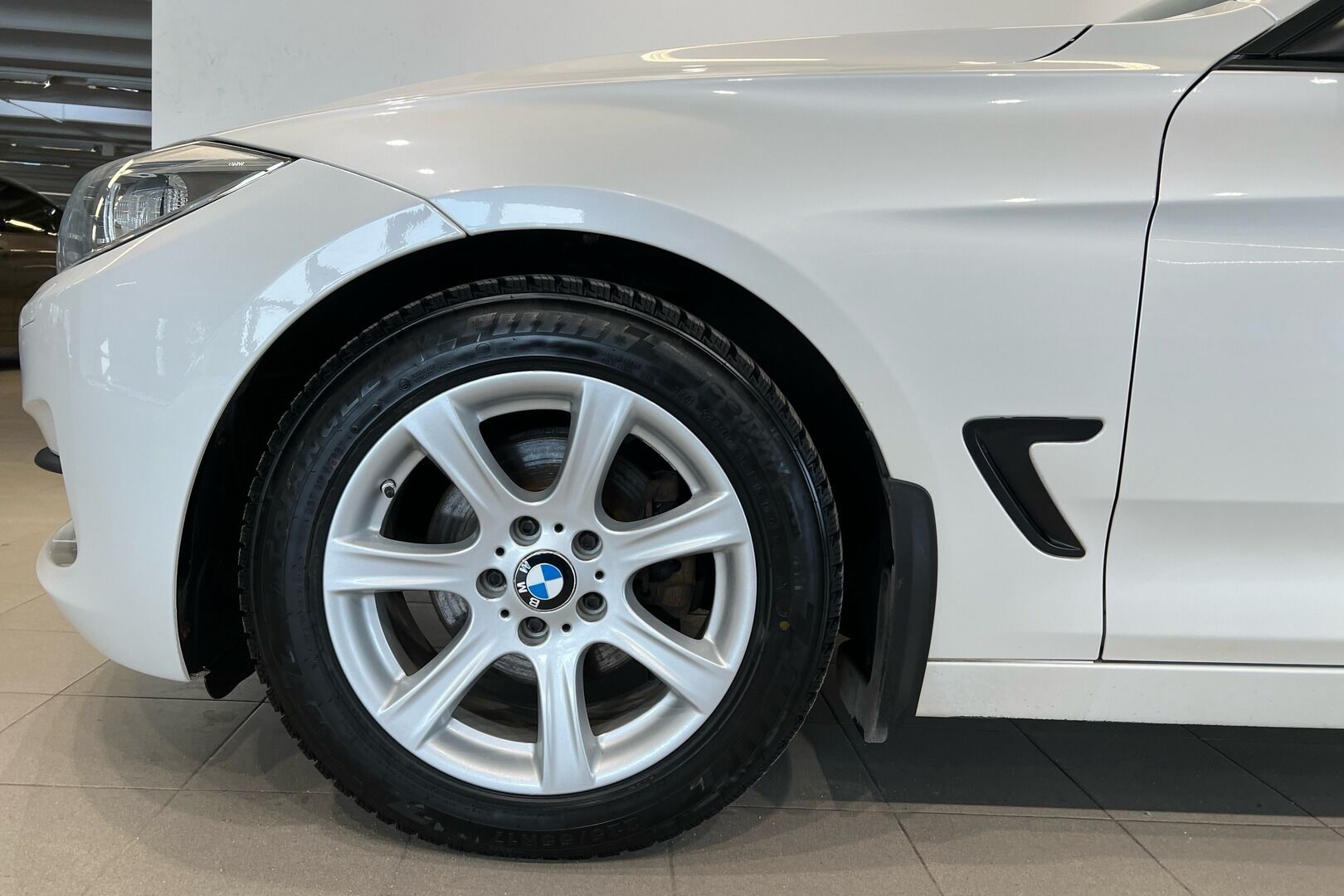 BMW 3-SARJA iso kuva 5