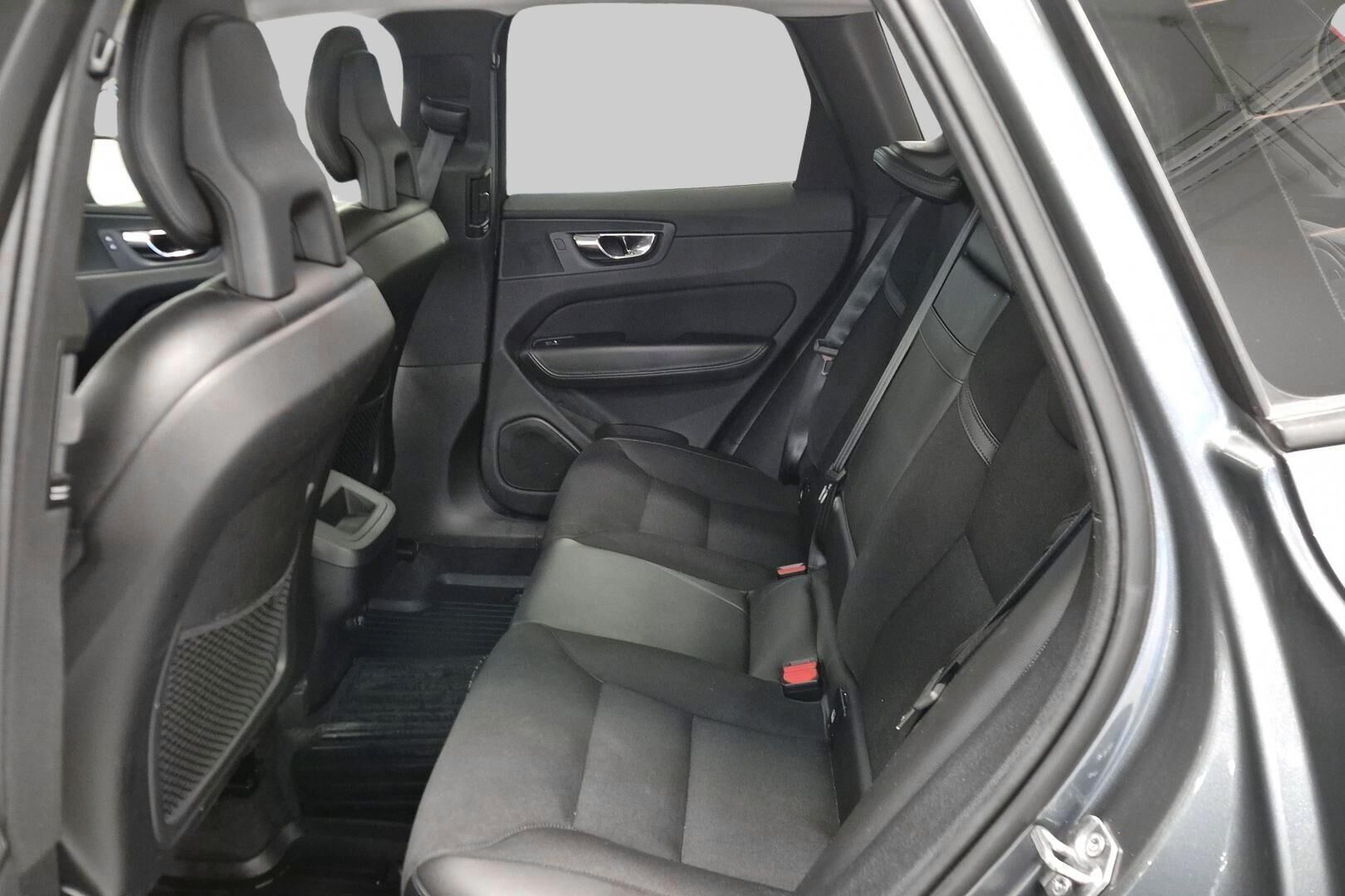 Volvo XC60 iso kuva 10