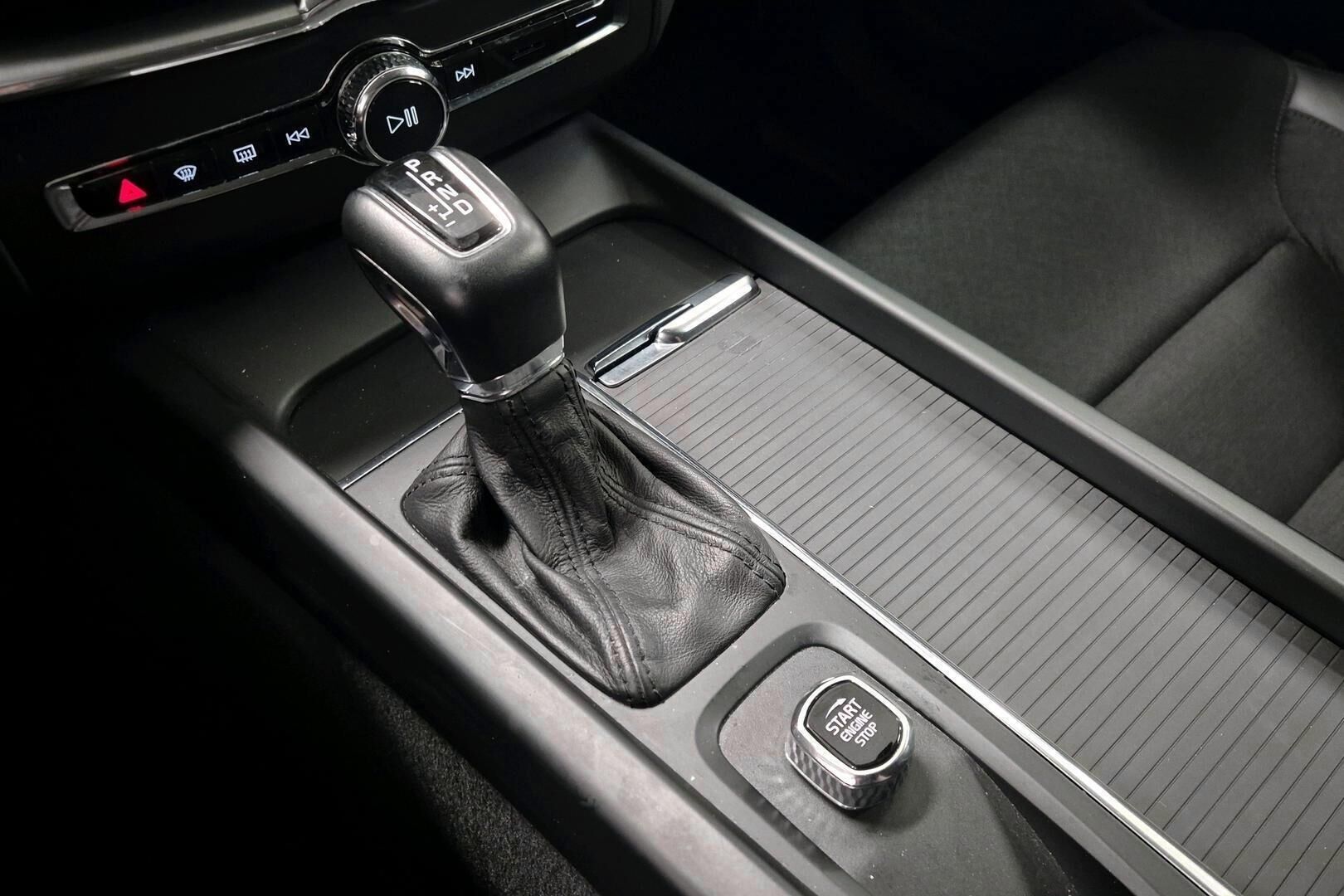 Volvo XC60 iso kuva 16