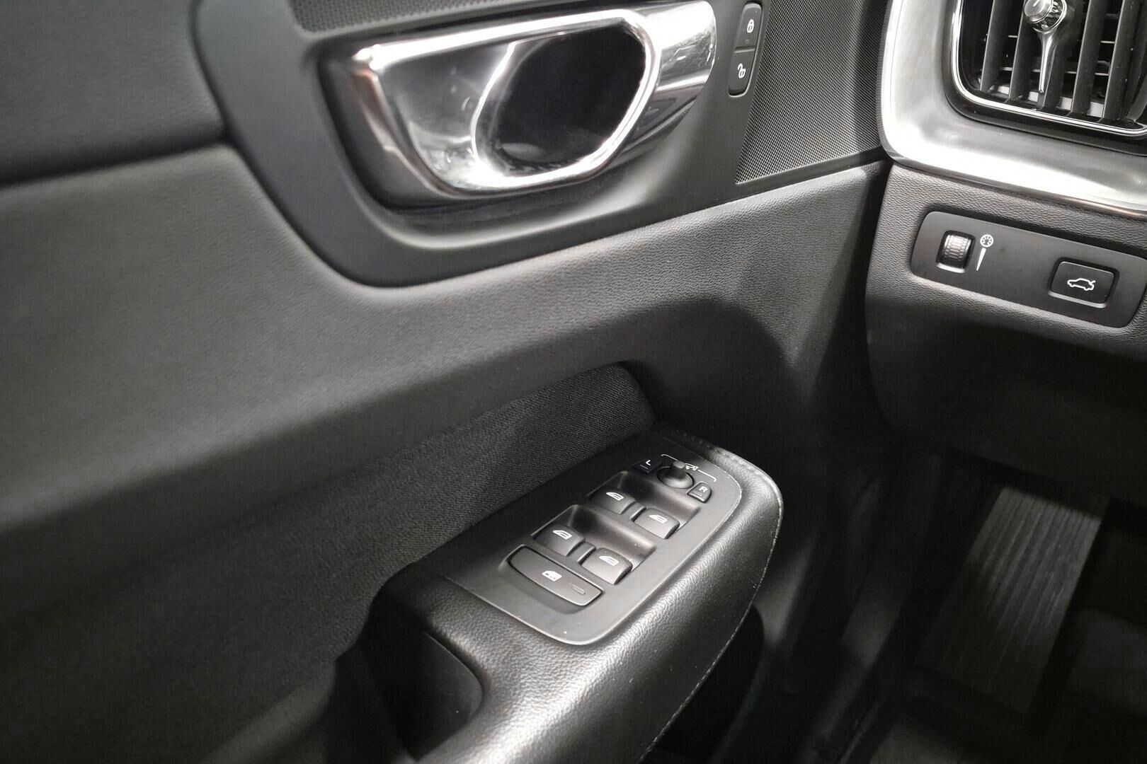 Volvo XC60 iso kuva 19