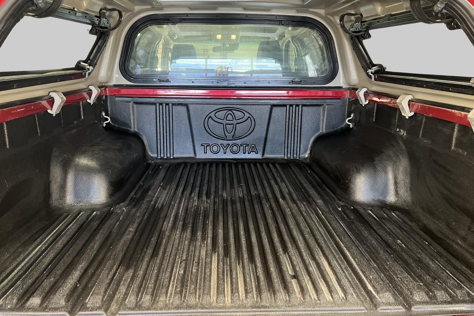Toyota Hilux iso kuva 11